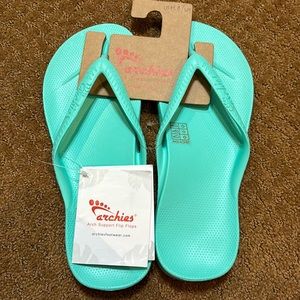 Aqua sz 9 Archie’s